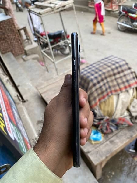 One plus 9 5G 8 GB 128 Gb NON PTA ALL OK 2