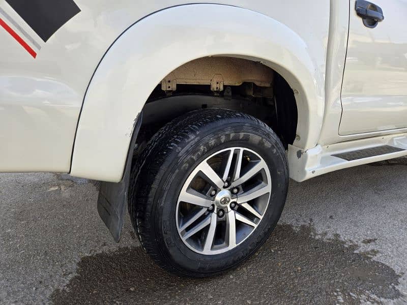 Toyota Hilux 2013 Vigo G 7