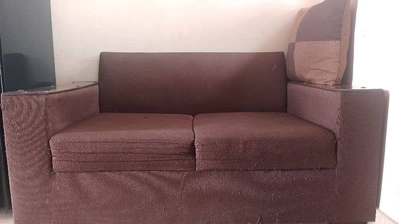 1 year use sofa set 0