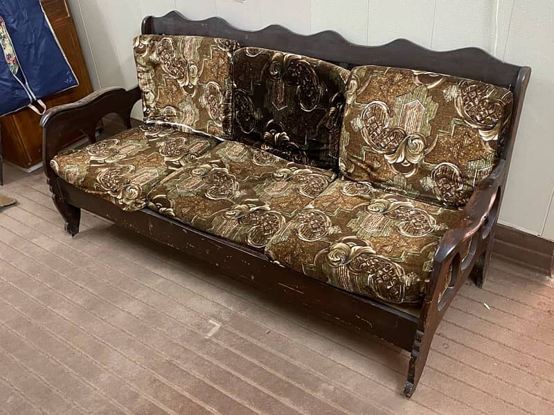 5 seater sofa set (Urgent Sale) 4