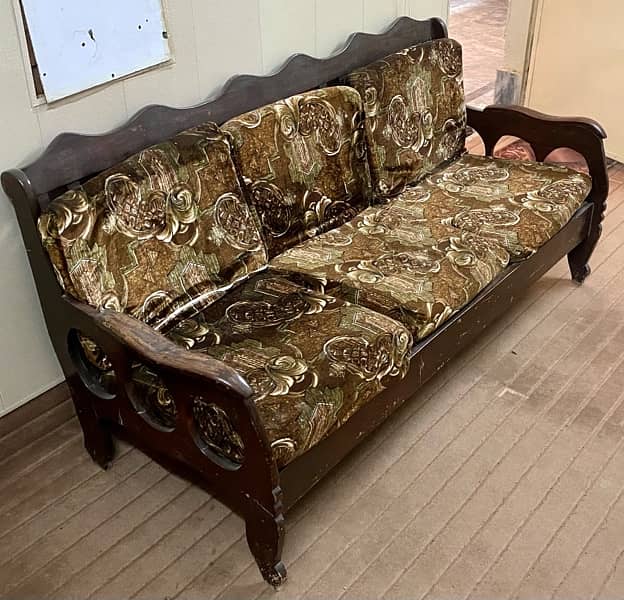 5 seater sofa set (Urgent Sale) 5