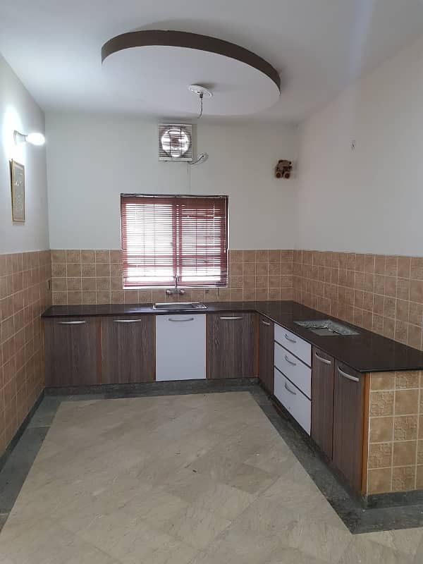 8 Marla House For Rent in Bahria Town Lahore 4