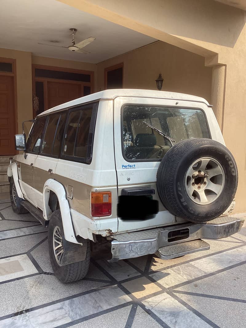 Mitsubishi Pajero 1986 model Exceed . 2