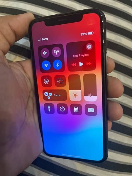 iphone 11 pro non-pta but zong sim chll rhi hai 5