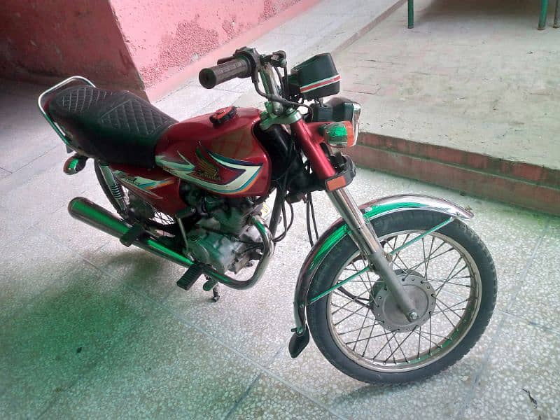 Honda 125 16 model urgent sale condition 10/10 0/328/4379/701 6