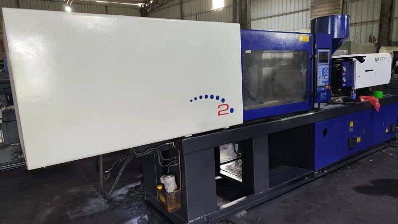 injection moulding machine 11