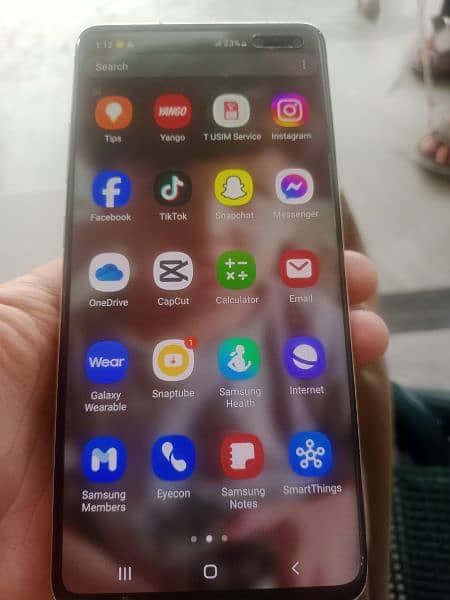 Samsung S10+ . 8 ram 512 room 1