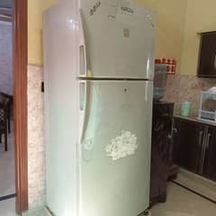 DAWLANCE FULL SIZE REFRIGERATOR WITH STAPLIZER