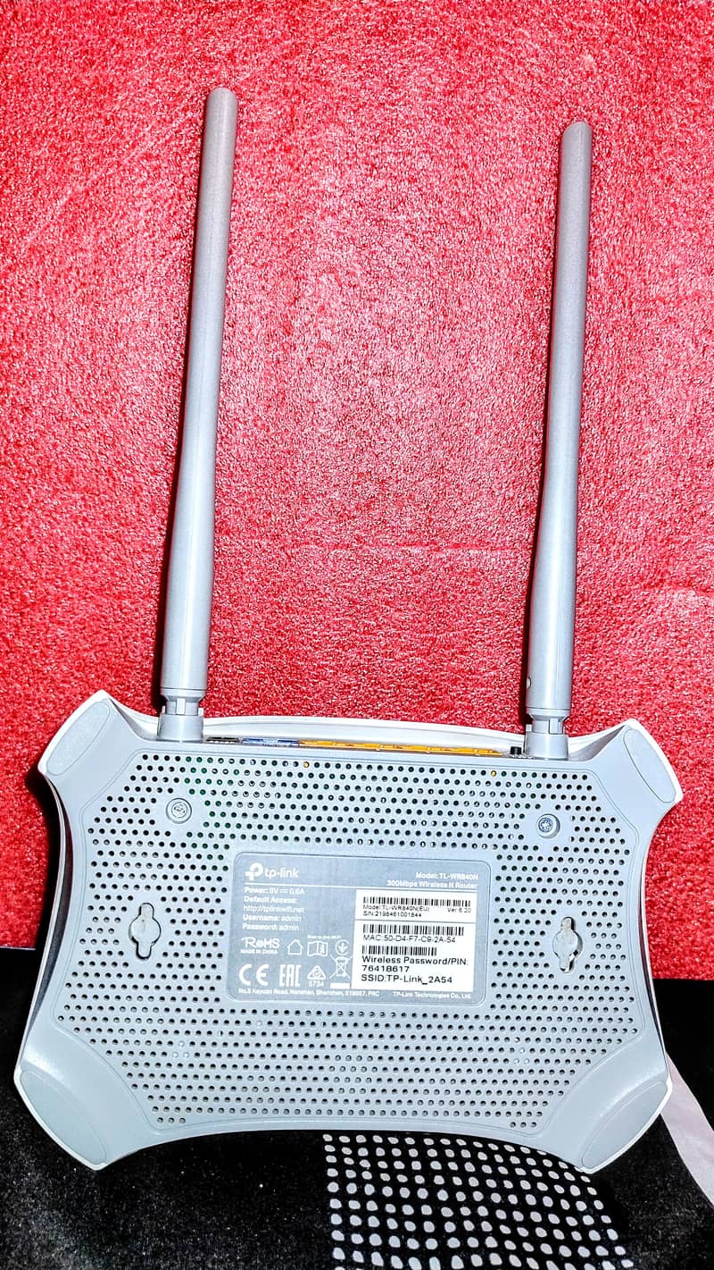 TP-LINK Wireless N Router ''300 MBPS'' Model: TL-WR840N 3