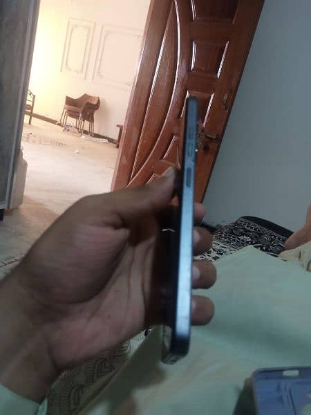 Infinix spark 20c 4/128 2month use glass damage urgent sale 3