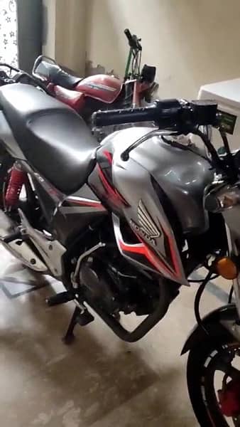 Honda CB 150F 4