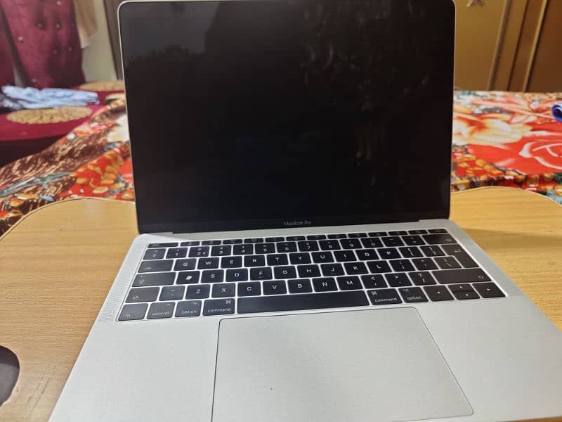 Macbook pro 2017 i7 16/512 gb 4