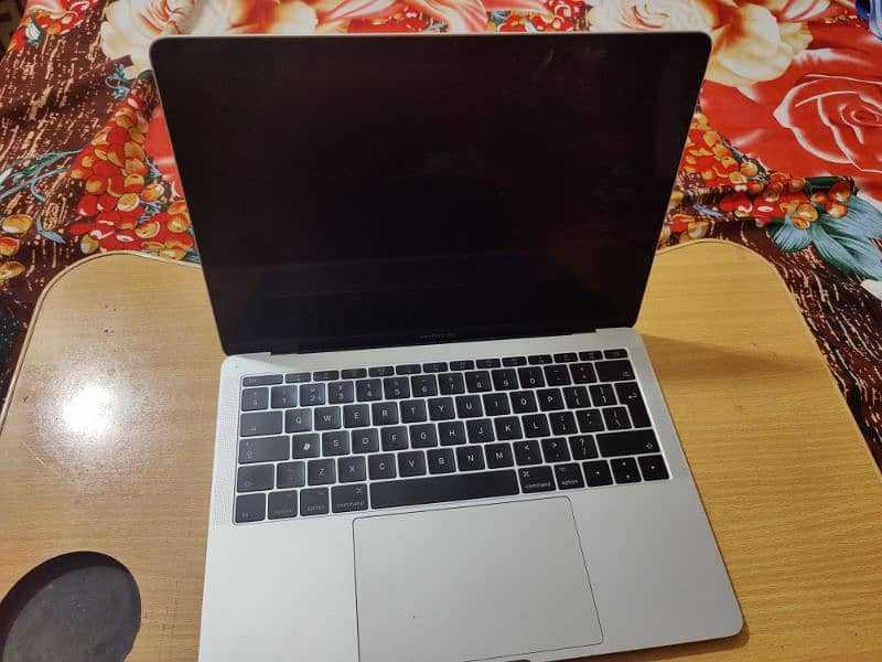 Macbook pro 2017 i7 16/512 gb 5