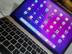 MacBook pro year end of 2016 with (8/256gb) | retina display 0