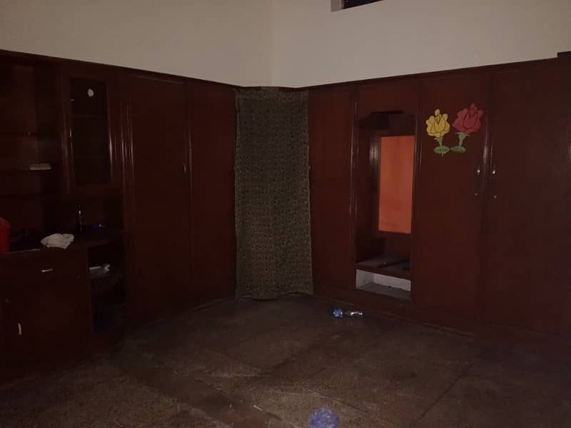 LOWER PORTION AVAILABLE FOR RENT IN KARIM BLOCK 2