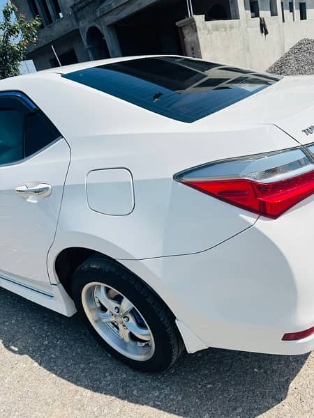 Toyota Corolla GLI 2018 Super White 3