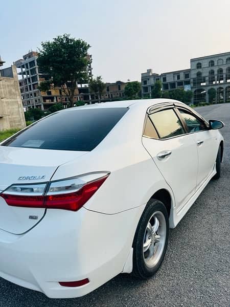 Toyota Corolla GLI 2018 Super White 7