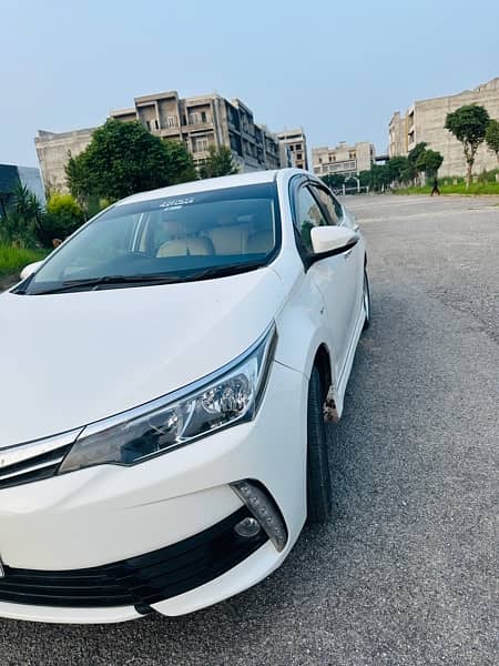 Toyota Corolla GLI 2018 Super White 8