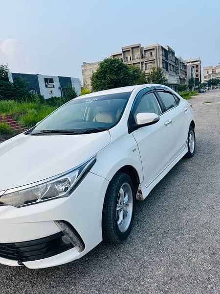 Toyota Corolla GLI 2018 Super White 9