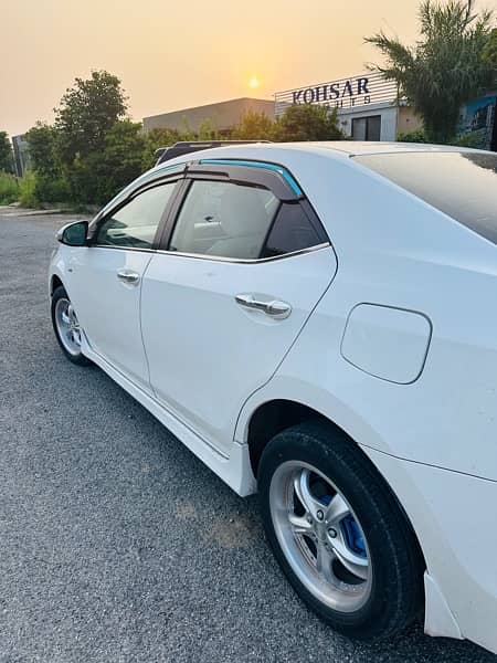 Toyota Corolla GLI 2018 Super White 10