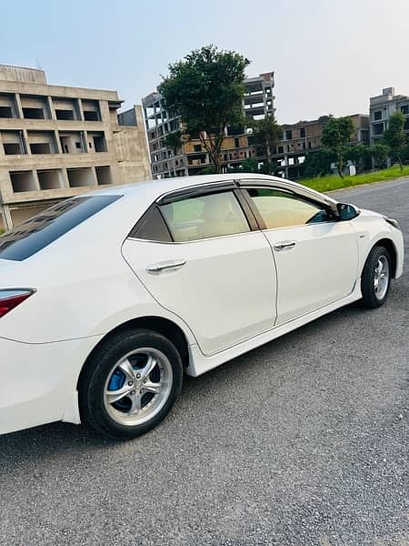 Toyota Corolla GLI 2018 Super White 11