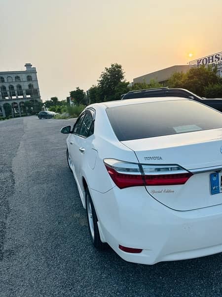 Toyota Corolla GLI 2018 Super White 12