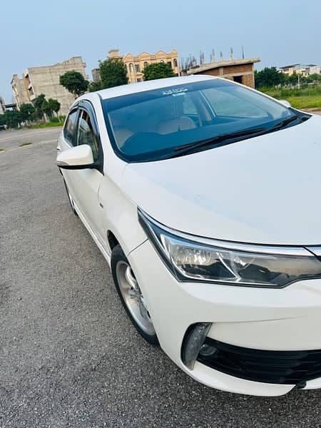 Toyota Corolla GLI 2018 Super White 13