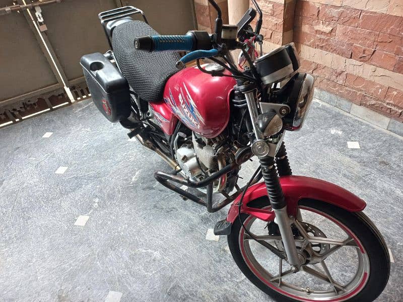 Suzuki GS 150 SE 3