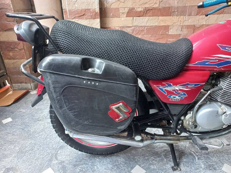 Suzuki GS 150 SE 10