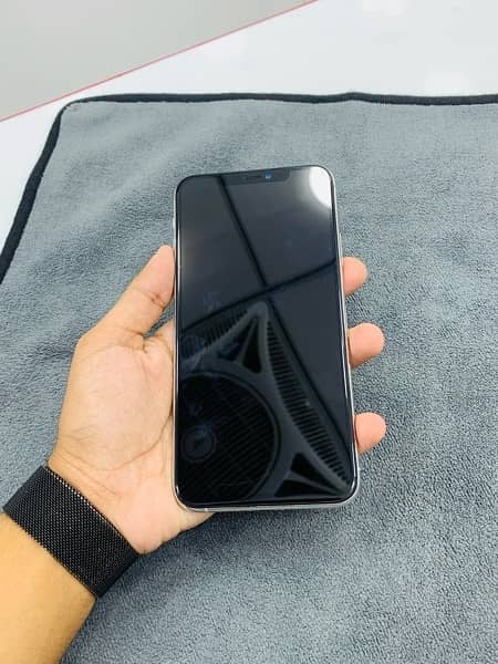 IPHONE 11 PRO MAX 64GB NON PTA 4