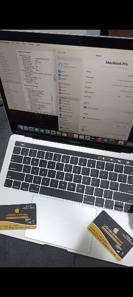 LIKE NEW MACBOOK PRO 2019 13 INCH TOUCHBAR I5 Q-C 8GB 512GB 63 CYCLE 2