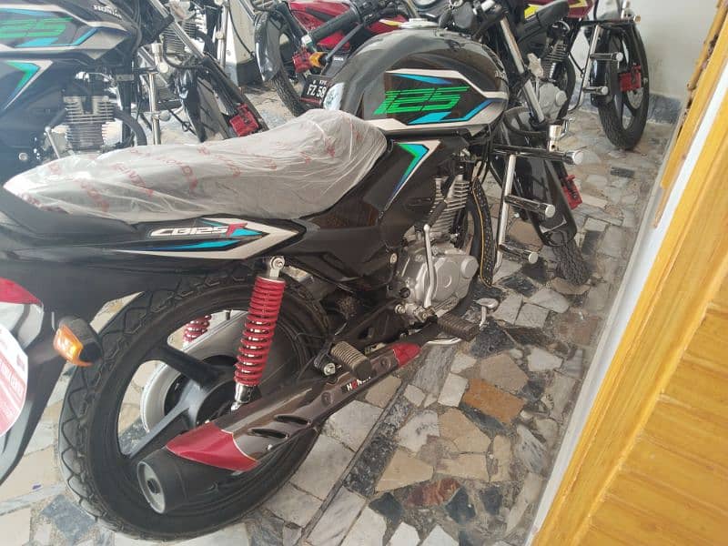 selling my cbf125 black in running 6