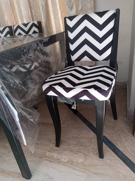 Iron rod and glass top table /chair 6 seater 3