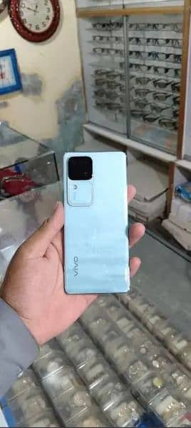 vivo v30 5g condition 10/10. . . 12/256 . . . . 9month warranty 1