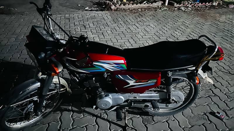 Honda CG 125 Red Color 2022-2023 1