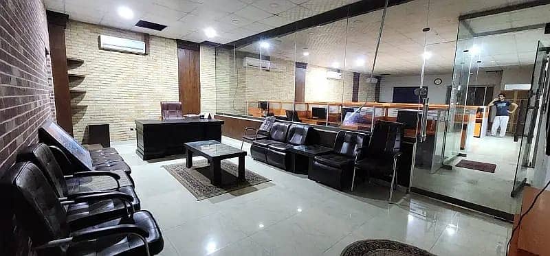 Furnitured office available for rent 6