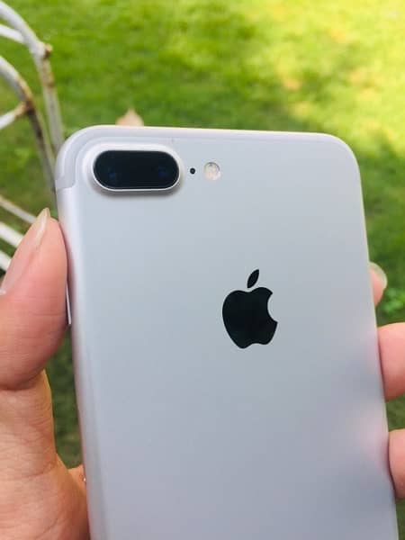 iPhone 7 Plus with Original Box (Non-PTA) 3