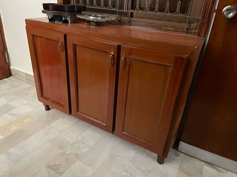 wooden cupboard in excellent condition 2