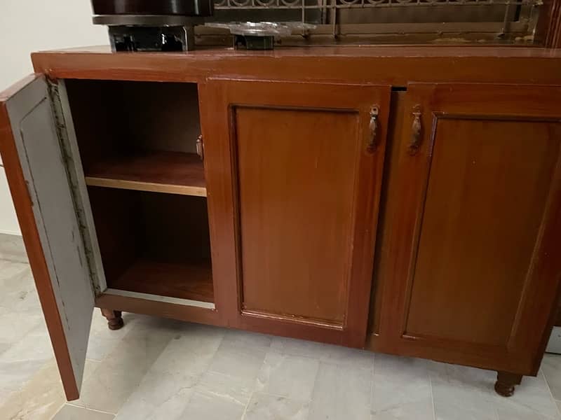 wooden cupboard in excellent condition 4