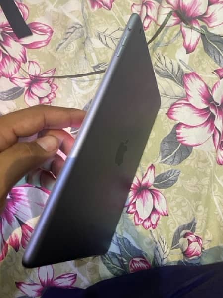 Ipad Air 32 GB space Grey Good Condition 2