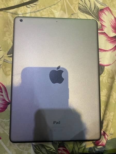 Ipad Air 32 GB space Grey Good Condition 4