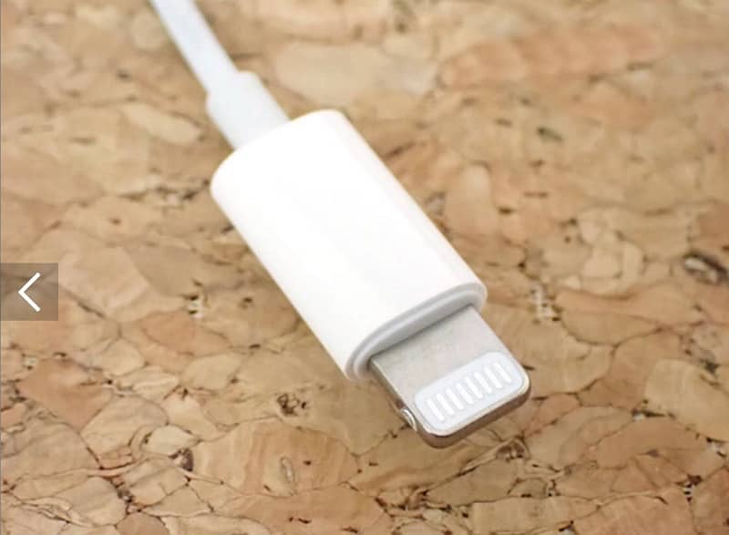 Apple iPhone iPad 3.5mm AUX Lightning Adapter Converter Splitter 2