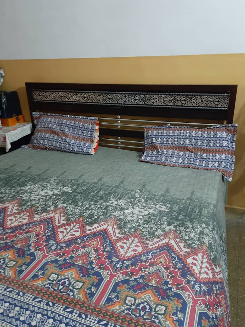 Kingsize steel bed without mattress 2