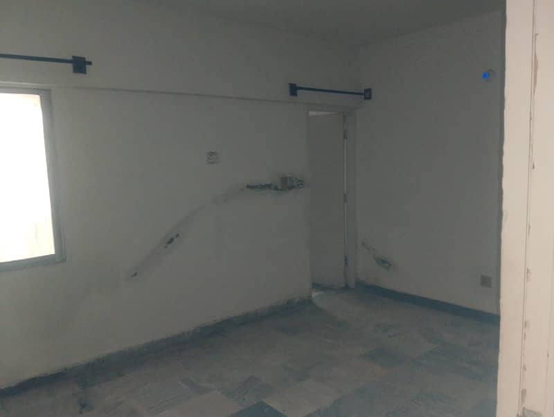 2BL 4 FLOOR 750 SQFT LIFT GOOD CONDITION. . . 4