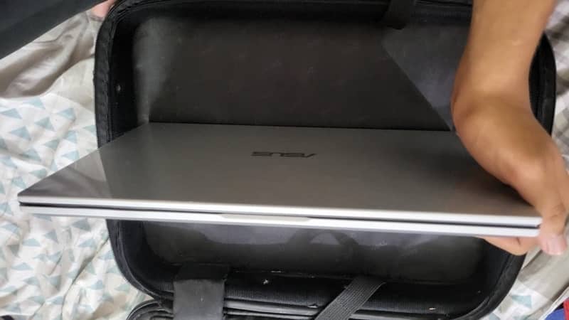 AsUs Laptop 10/10 condition New Laptop 4