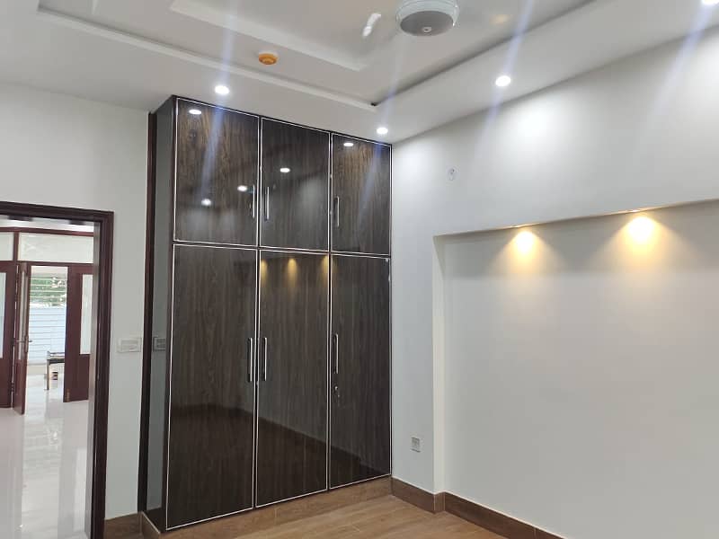 8 MARLA BEAUTIFUL HOUSE AVAILABLE FOR RENT IN DHA RAHBER 11 SECTOR 1 BLOCK A 18