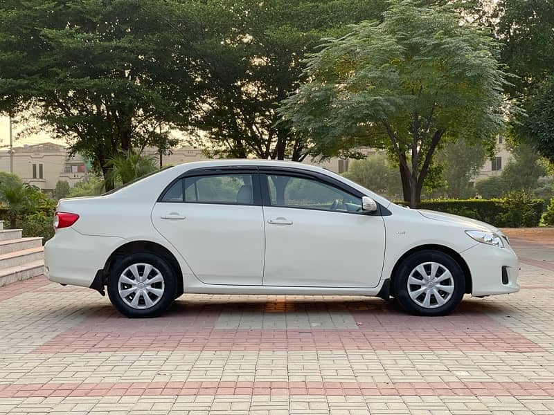 TOYOTA COROLLA 2014 GLi LAHORE REGISTERED 19