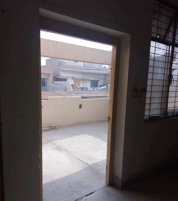 Prime Location 10 Marla House In Faisal Town - Block C For sale At Good Location 4