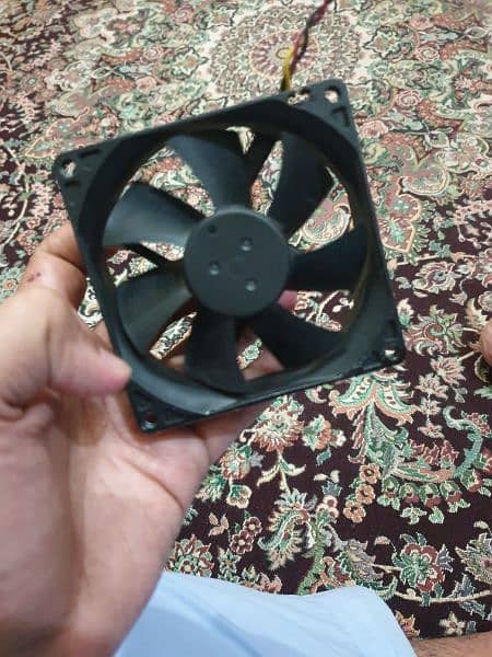 12v Fan Original uninstall from i7 cpu. 1