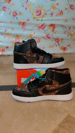 Very beautiful Nike x Louis vuitton sneakers. Free delivery.